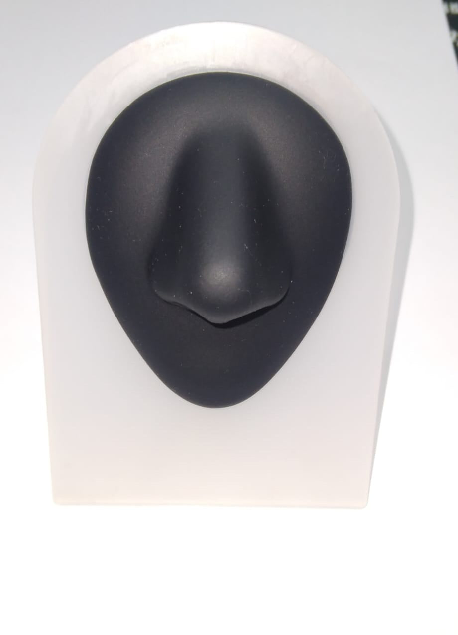 Mostruário de piercing em silicone