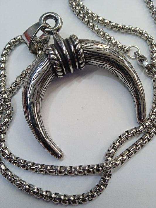 Colar com Pendente Corno